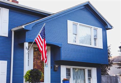 How Long Does Paint Last on Vinyl Siding? An Examination of Various Perspectives